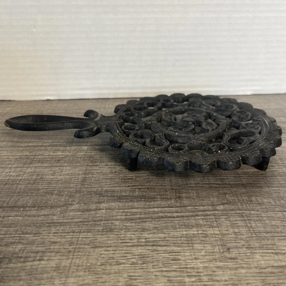 Vintage Wilton Cast Iron Trivet Hot Plate Rustic Wall Décor Modern Farmhouse